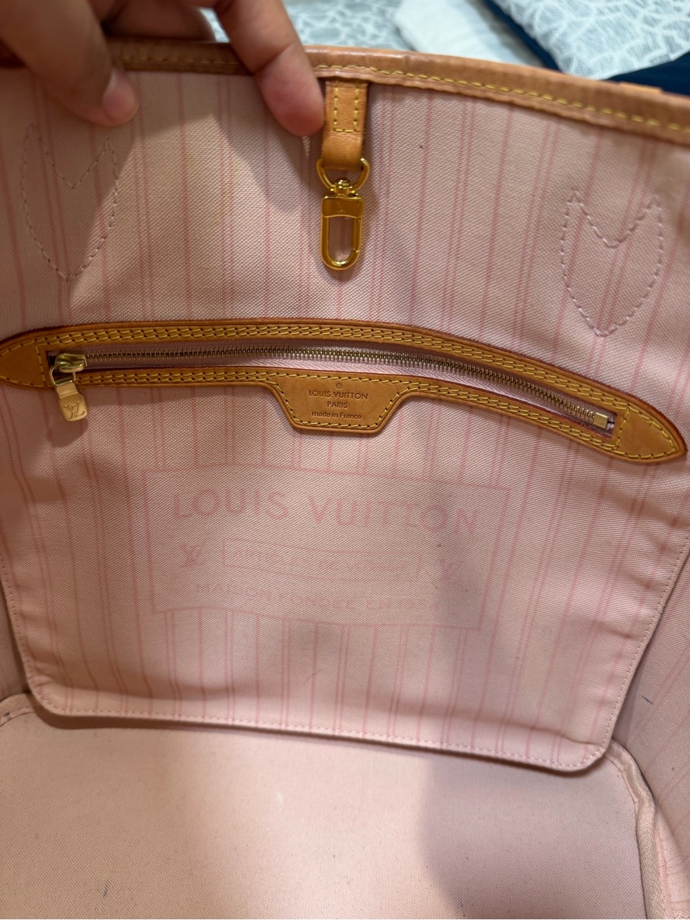 Louis Vuitton Damier Azur Canvas Neverfull MM Tote in Beige with Pink Interior - Picture 8 of 17